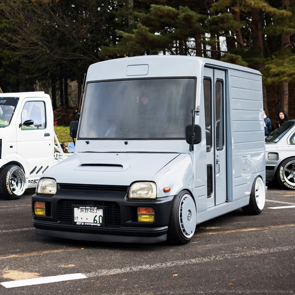 ミラウォークスルーバン-はちまる